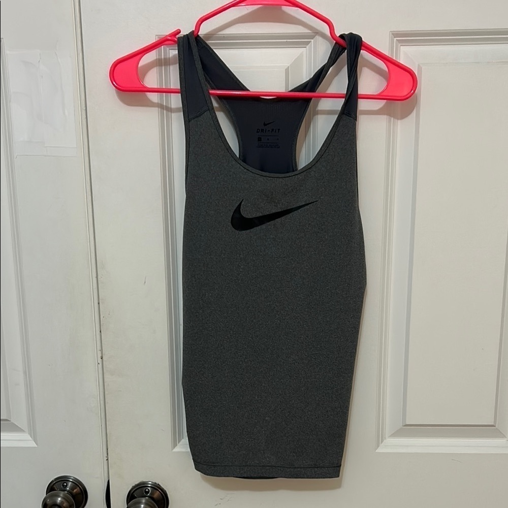 Nike Pro Women’s Athletic Tank Top size medium gray workout tank